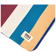 Roka Carnaby XL-Umhängetasche aus recyceltem Canvas – breit gestreift, mehrfarbig