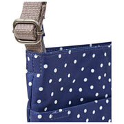 Roka Kennington B Mittelgroße Umhängetasche aus recyceltem Canvas – Navy Polka Dot