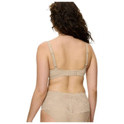 Triumph Amourette Spitzen-BH mit Bügel – Hautbeige
