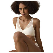 Triumph Signature Transparenter BH ohne Bügel – Ecru-Weiß